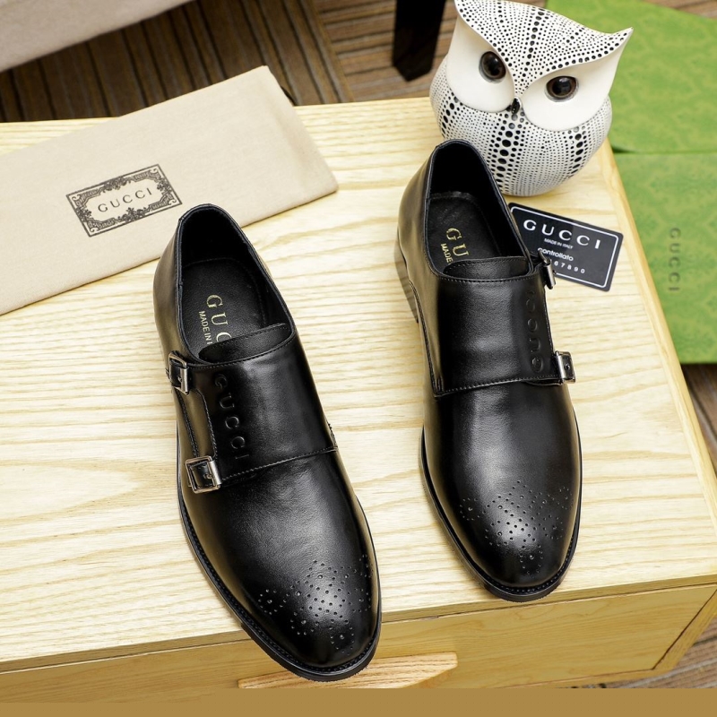 G*u*i leather shoes